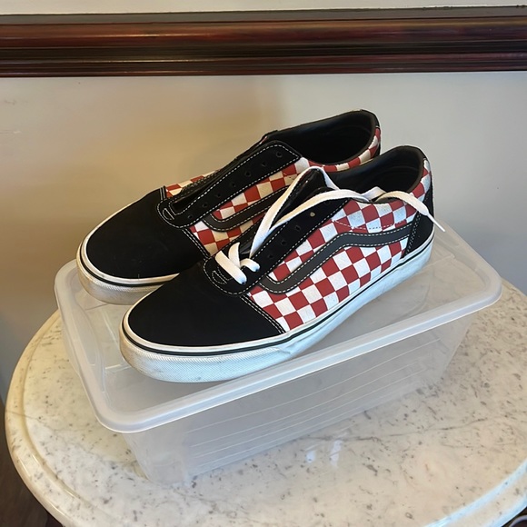 Vans black white and red checkered in men’s size 9. - Picture 1 of 2